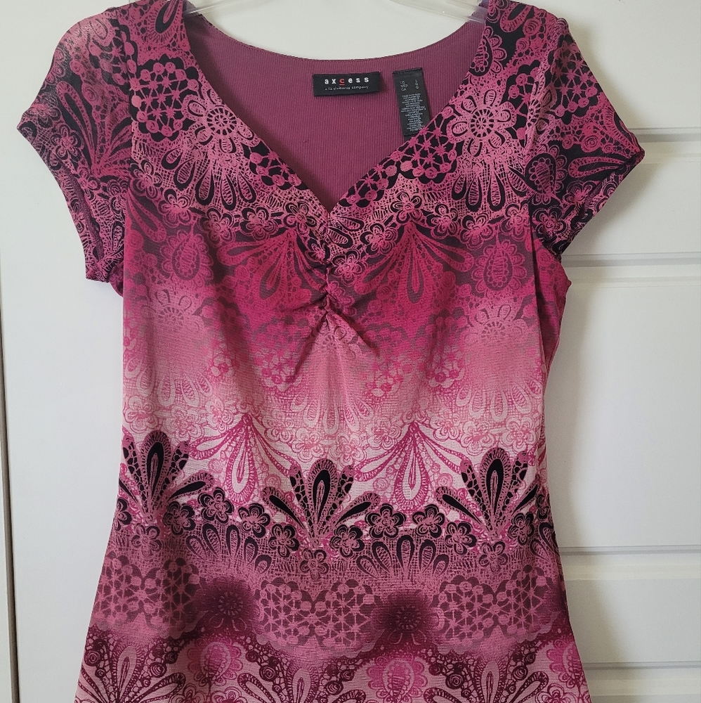 Axcess Vneck Short Sleeve Dark Pink/Black Top
